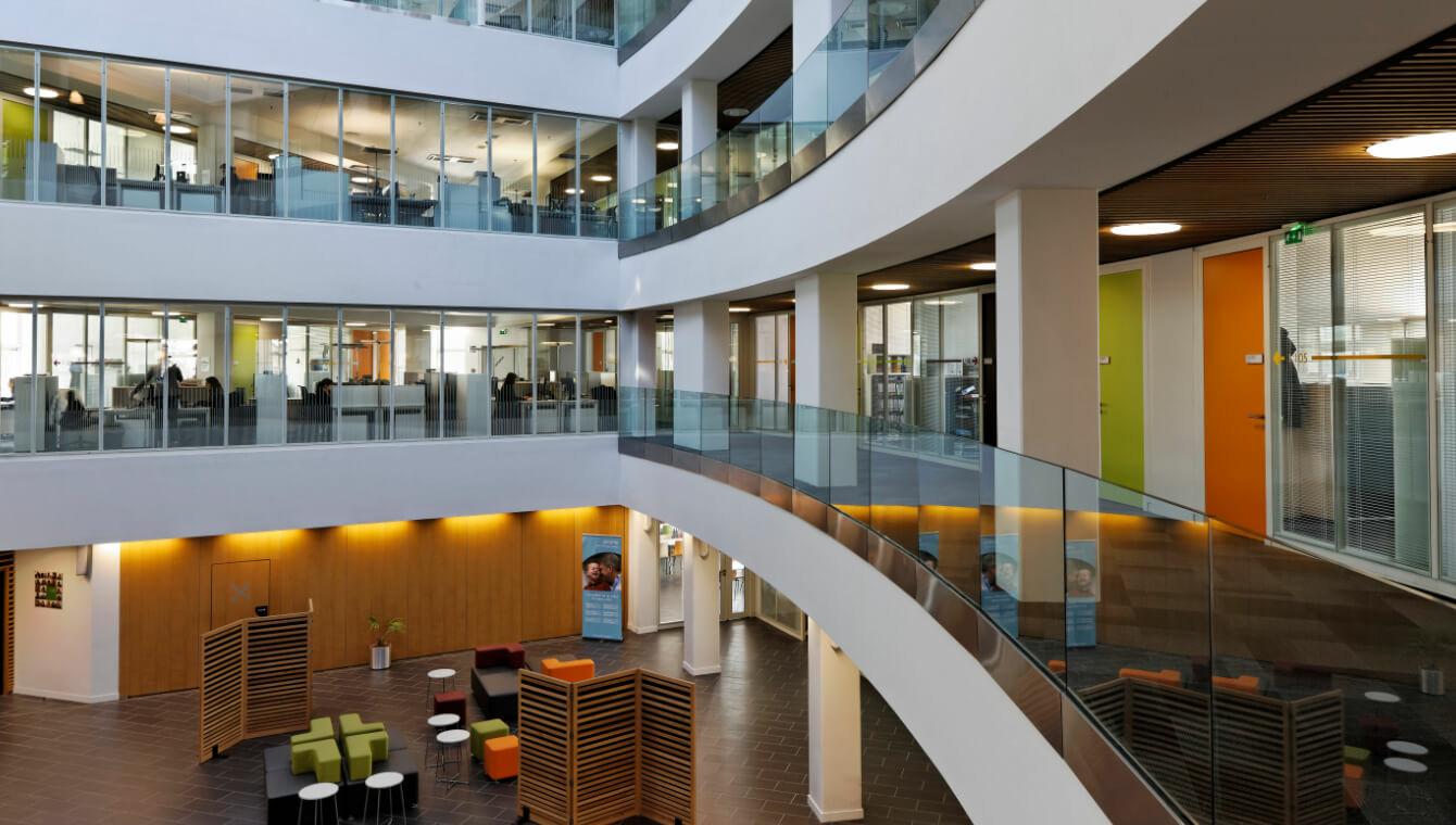 Hall central Genzyme