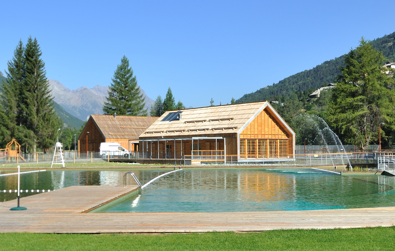 Vue sur la baignade biologique de st-chaffrey