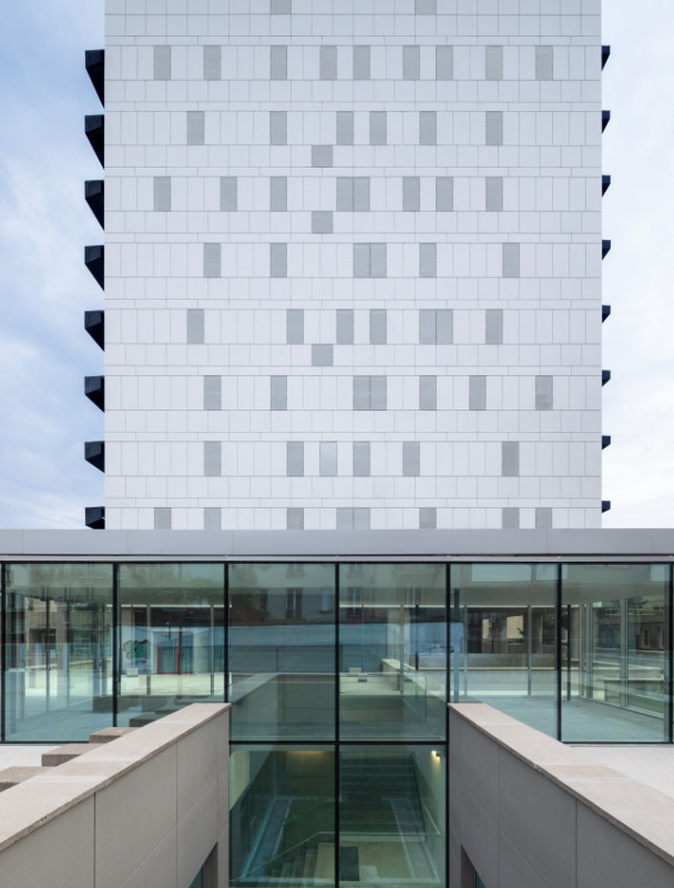 Vue extérieure de l'université Necker