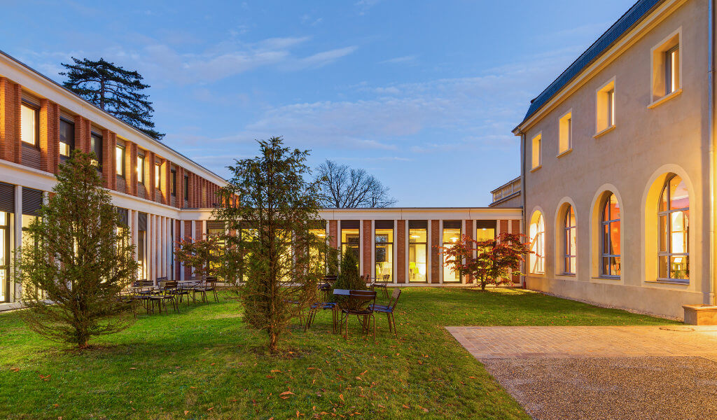 Montcelard bâtiment en L