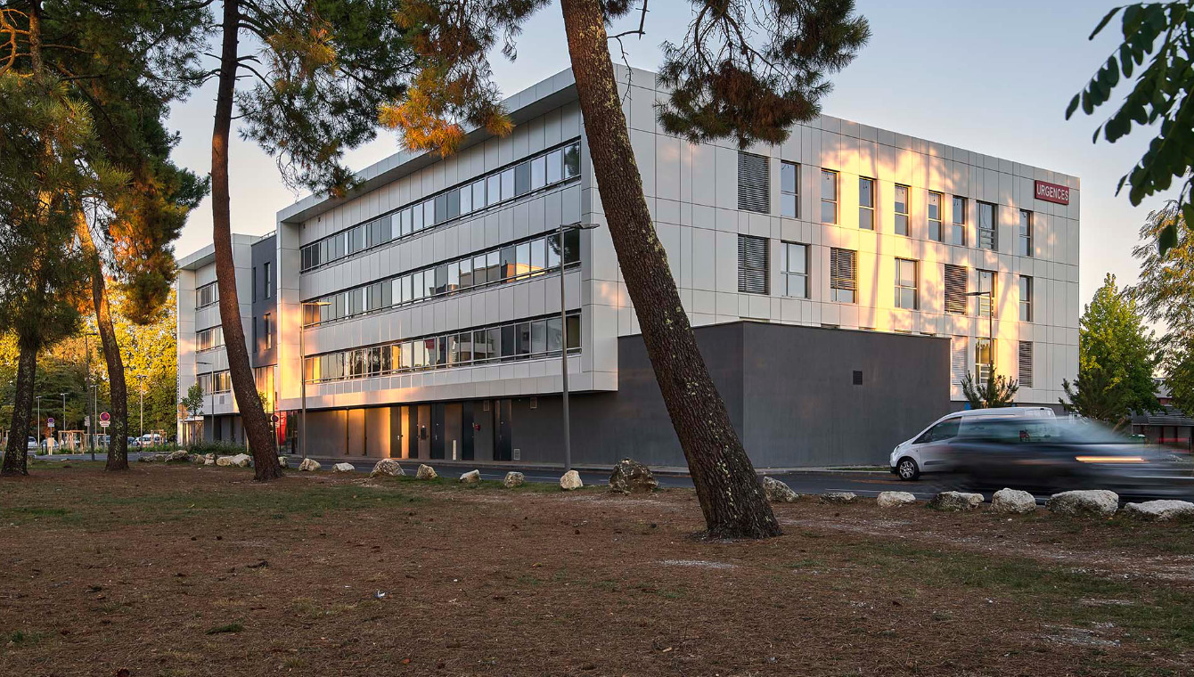 Parc et extérieur de la clinique Mutualiste