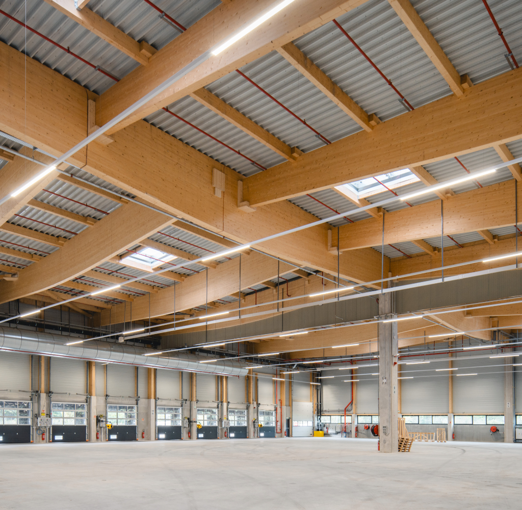 Charpente en bois de l'usine huit