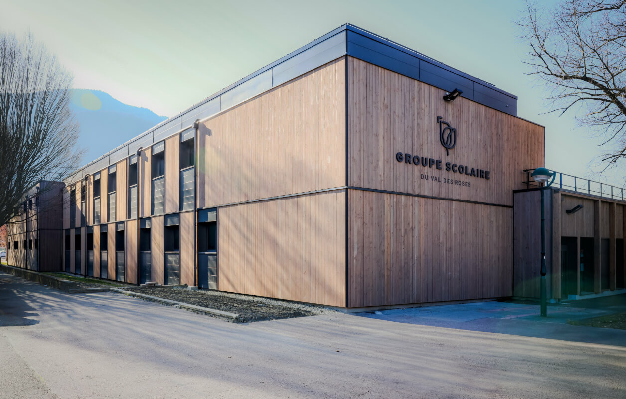 Extérieur de l'école Val des roses en savoie