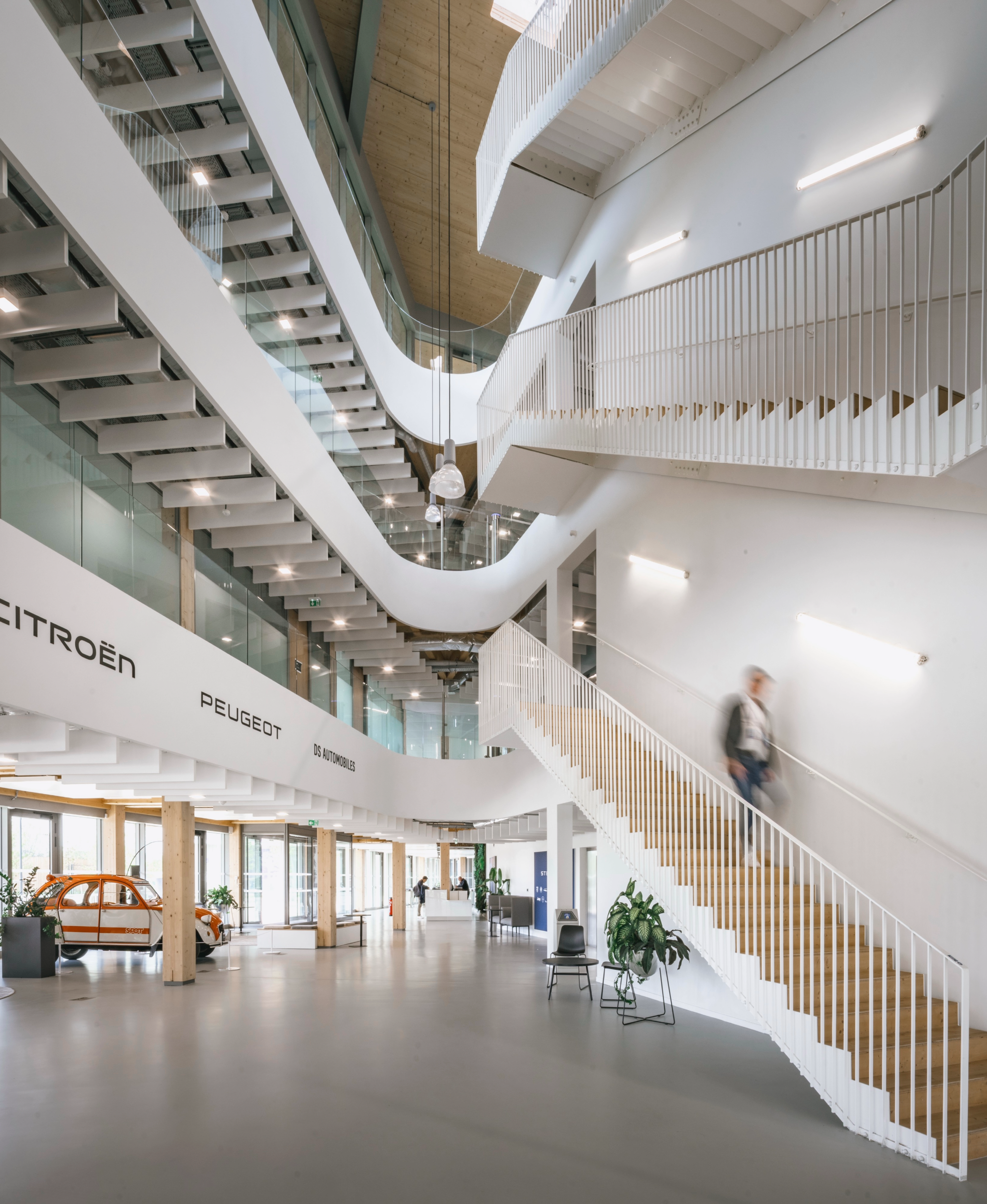 atrium escalier bois